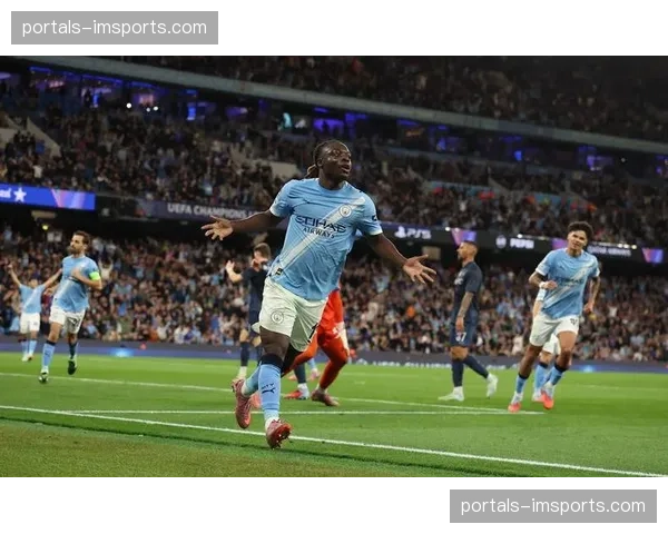 曼城防线保护罗德里身后空当不足 欧冠被皇马针对性打击